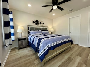 3 habitaciones, escritorio, tabla de planchar con plancha y wifi gratis 