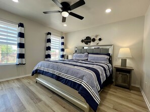 3 bedrooms, desk, iron/ironing board, free WiFi - Work & Play: Near SpaceX + Port of Brownsville (Brownsville)