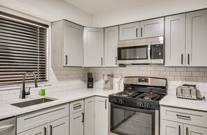 Mikrowelle, Ofen, Herdplatte, Geschirrspüler