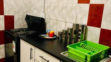 Micro-ondes, four, plaque de cuisson