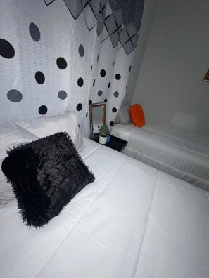 2 habitaciones, tabla de planchar con plancha, wifi y ropa de cama 