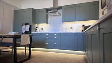 Micro-ondes, four, plaque de cuisson, lave-vaisselle