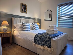 3 chambres, fer et planche à repasser, Wi-Fi, draps fournis