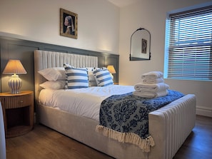 3 chambres, fer et planche à repasser, Wi-Fi, draps fournis