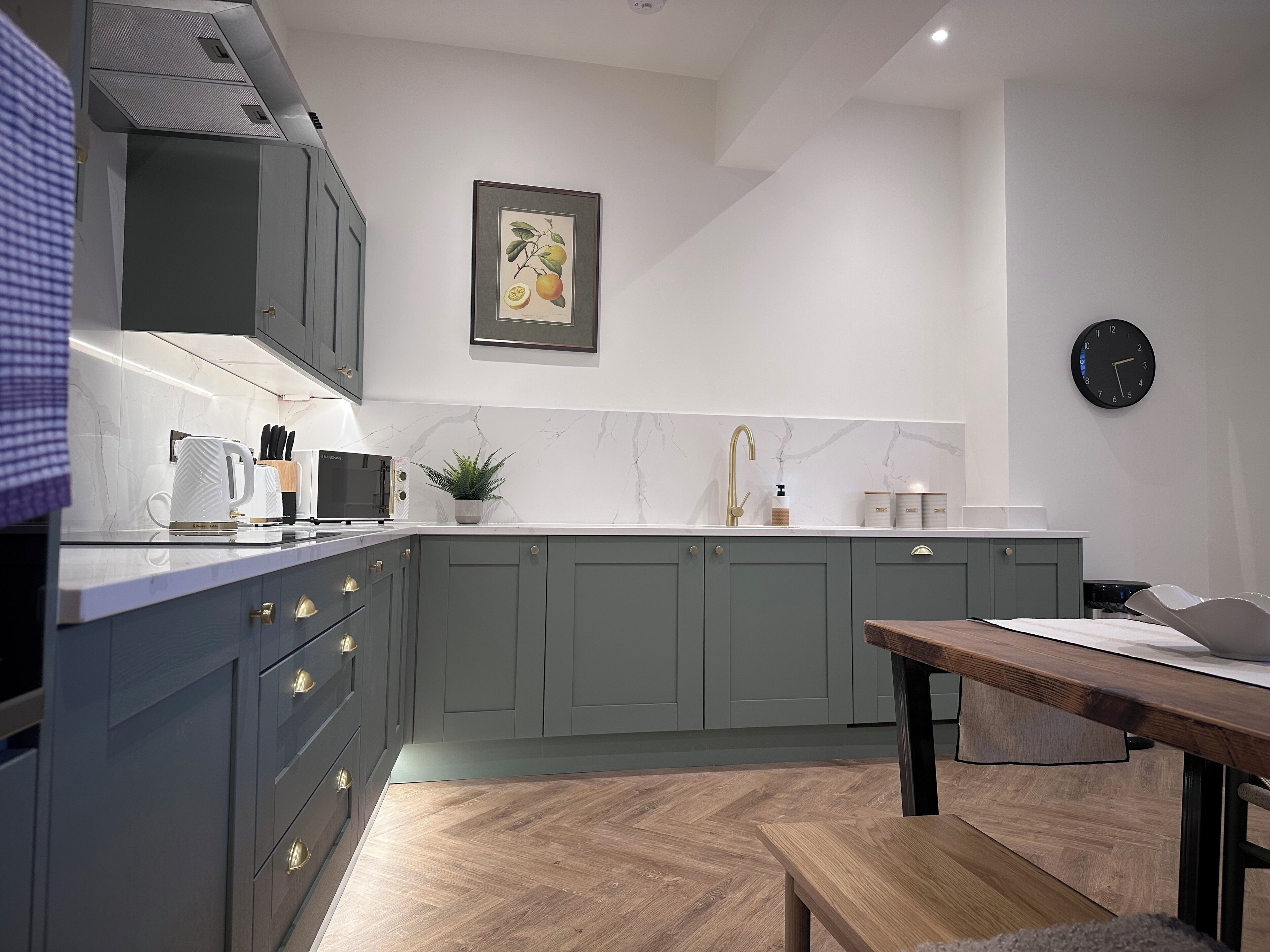 Micro-ondes, four, plaque de cuisson, lave-vaisselle