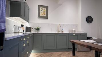 Micro-ondes, four, plaque de cuisson, lave-vaisselle