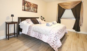 5 bedrooms, desk, iron/ironing board, free WiFi