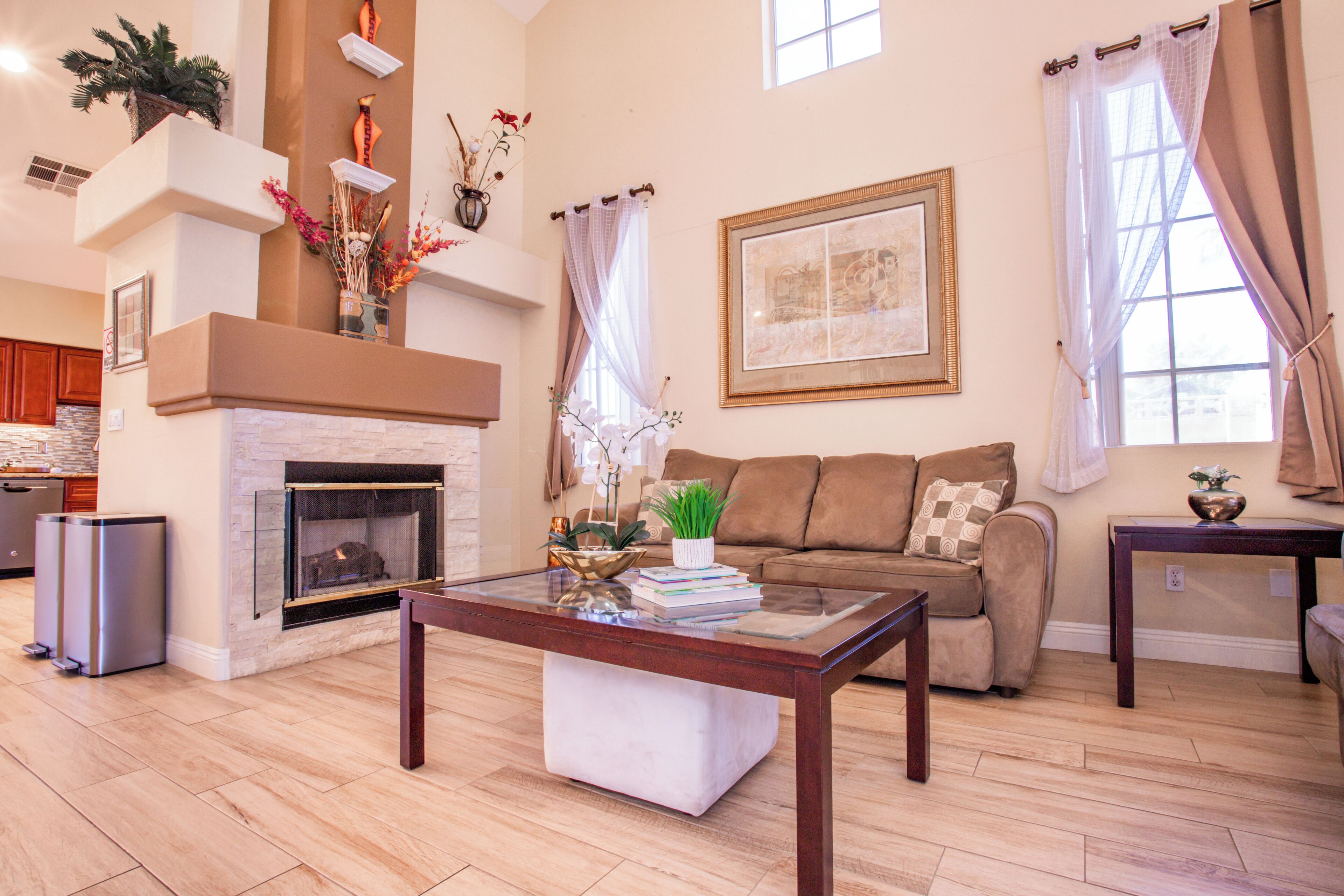 Smart-TV, Kamin, Bücher