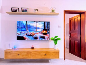 Comfort Apartment, City View | Living area