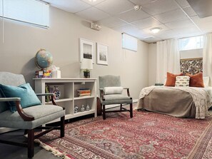 4 bedrooms, desk, iron/ironing board, WiFi