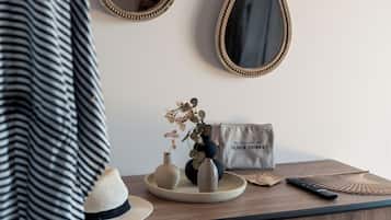 Bộ đồ giường cao cấp, két bảo mật tại phòng, phòng cách âm