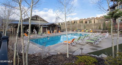 Moose Roost 2BR 2BA WP RMNP Lakes Mt Bike Pool Hot Tub Ski‑In-Out Granby Ranch