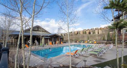 Moose Roost 2BR 2BA WP RMNP Lakes Mt Bike Pool Hot Tub Ski‑In-Out Granby Ranch