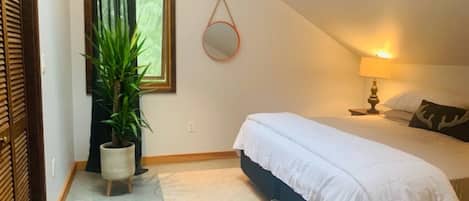 2 dormitoris, planxa i posts de planxar, Internet i roba de llit