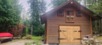 Private Mountain Detached Loft.