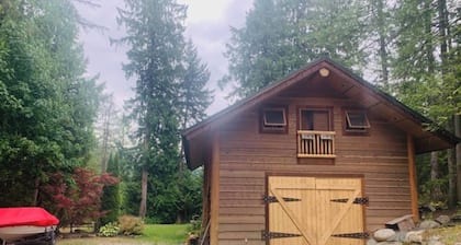 Private Mountain Detached Loft.
