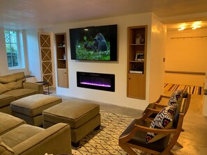 TV, fireplace
