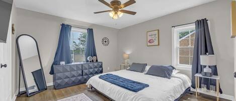 2 chambres, fer et planche à repasser, lit parapluie, Wi-Fi gratuit