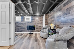 Interior - Entire Duplex|Great For Large Group|Spacious and Updated Design (Brooklyn)