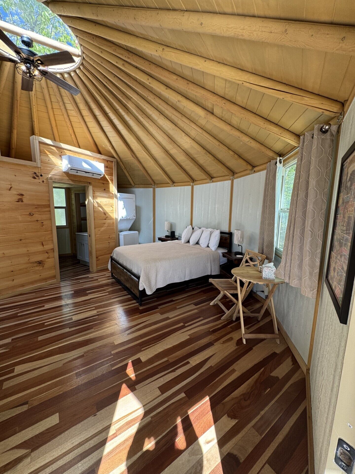 1 slaapkamer, een strijkplank/strijkijzer, wifi, beddengoed