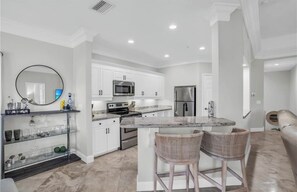 Micro-ondes, four, plaque de cuisson, lave-vaisselle