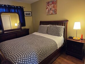 1 bedroom, iron/ironing board, WiFi, bed sheets - Private and cozy one bedroom sanctuary few minutes from the Airport (St. John's)