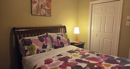 Private and cozy one bedroom sanctuary few minutes from the Airport