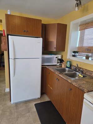 Microwave, oven, stovetop - Private and cozy one bedroom sanctuary few minutes from the Airport (St. John's)