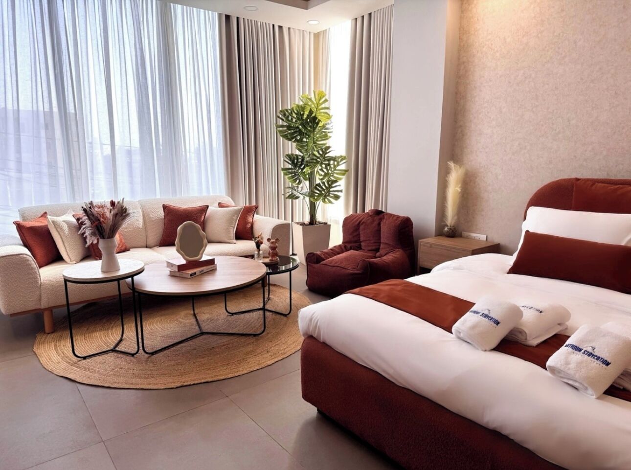 Deluxe Studio, 1 Bedroom | Living area | 52-inch Smart TV with satellite channels, Netflix, streaming services