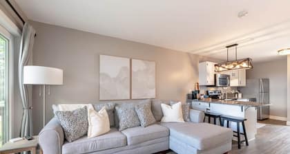 New Lakefront Condo-Foliage Concerts VIEWS