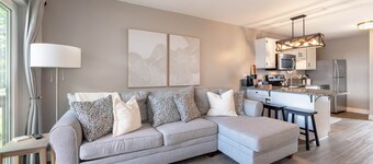 New Lakefront Condo-Foliage Concerts VIEWS