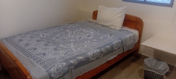 1 habitación, tabla de planchar con plancha y wifi