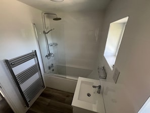 Combined shower/bathtub, deep-soaking bathtub, towels