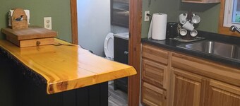 Pleasant cabin with AC in Brainerd - 2 bed.
shower ,fridge, fire pit, 
