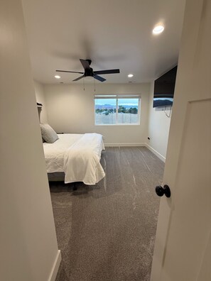 3 bedrooms, iron/ironing board, WiFi