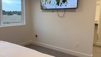 3 makuuhuonetta, silitysrauta/-lauta, Wi-Fi