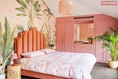 Elegant Accommodation: Thames Mansion – Water View