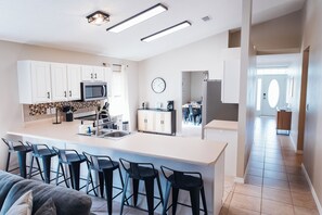 Microonde, forno, piano cottura, lavastoviglie