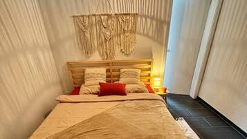 1 bedroom, WiFi, bed sheets