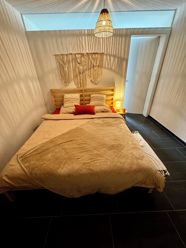 1 bedroom, WiFi, bed sheets