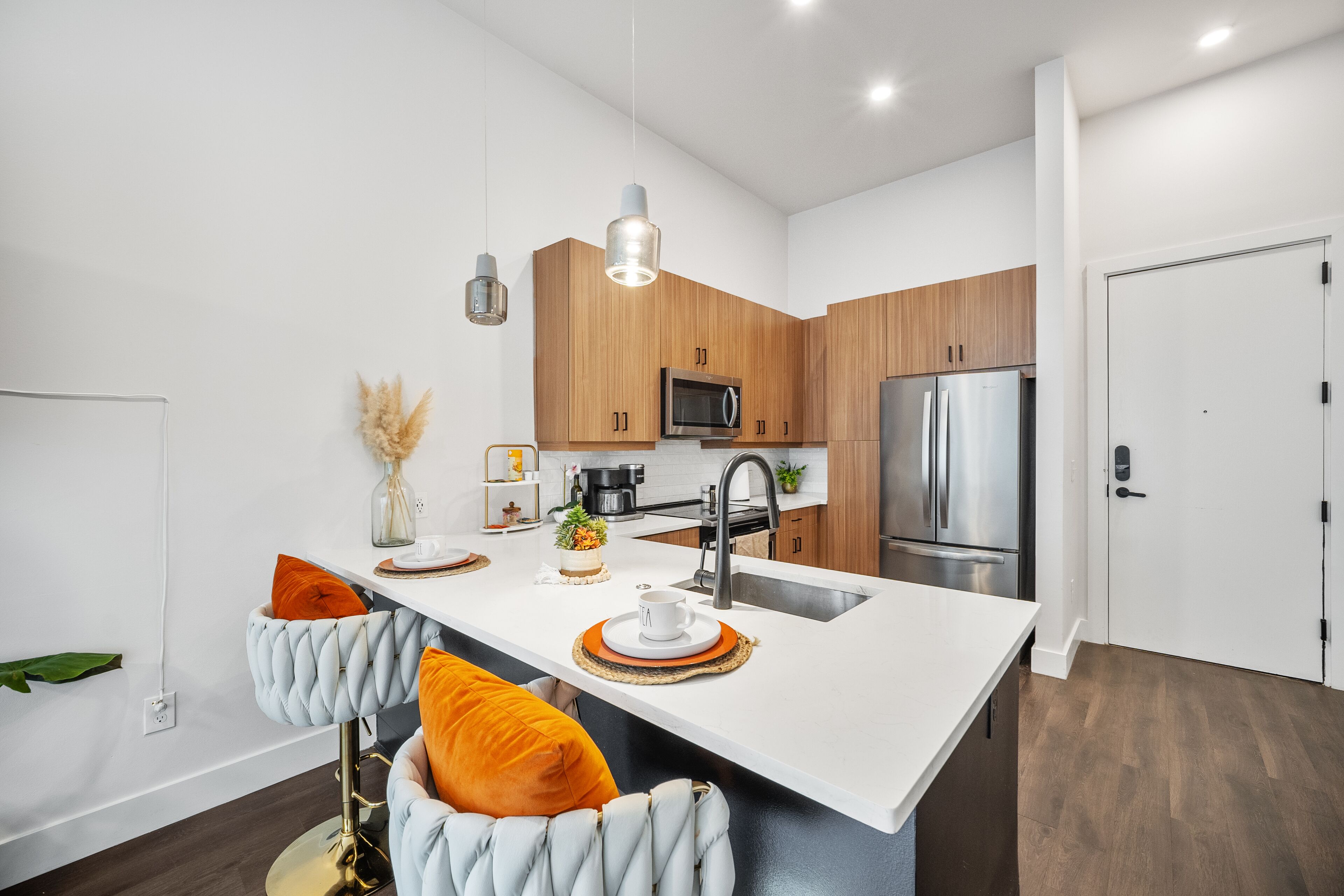 Microondas, horno, parrilla de estufa y lavavajillas 