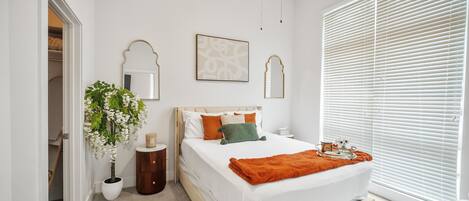 1 slaapkamer, een strijkplank/strijkijzer, wifi, beddengoed