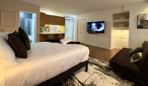 1 bedroom, desk, iron/ironing board, WiFi
