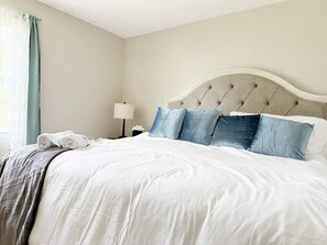 1 slaapkamer, een strijkplank/strijkijzer, wifi (toeslag), beddengoed