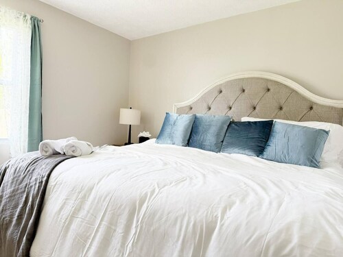 5th Street Retreat - KING 1BD/1BA Apt in Henderson