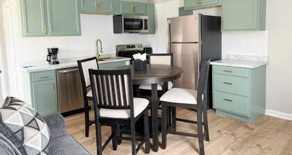 5th Street Retreat - KING 1BD/1BA Apt in Henderson
