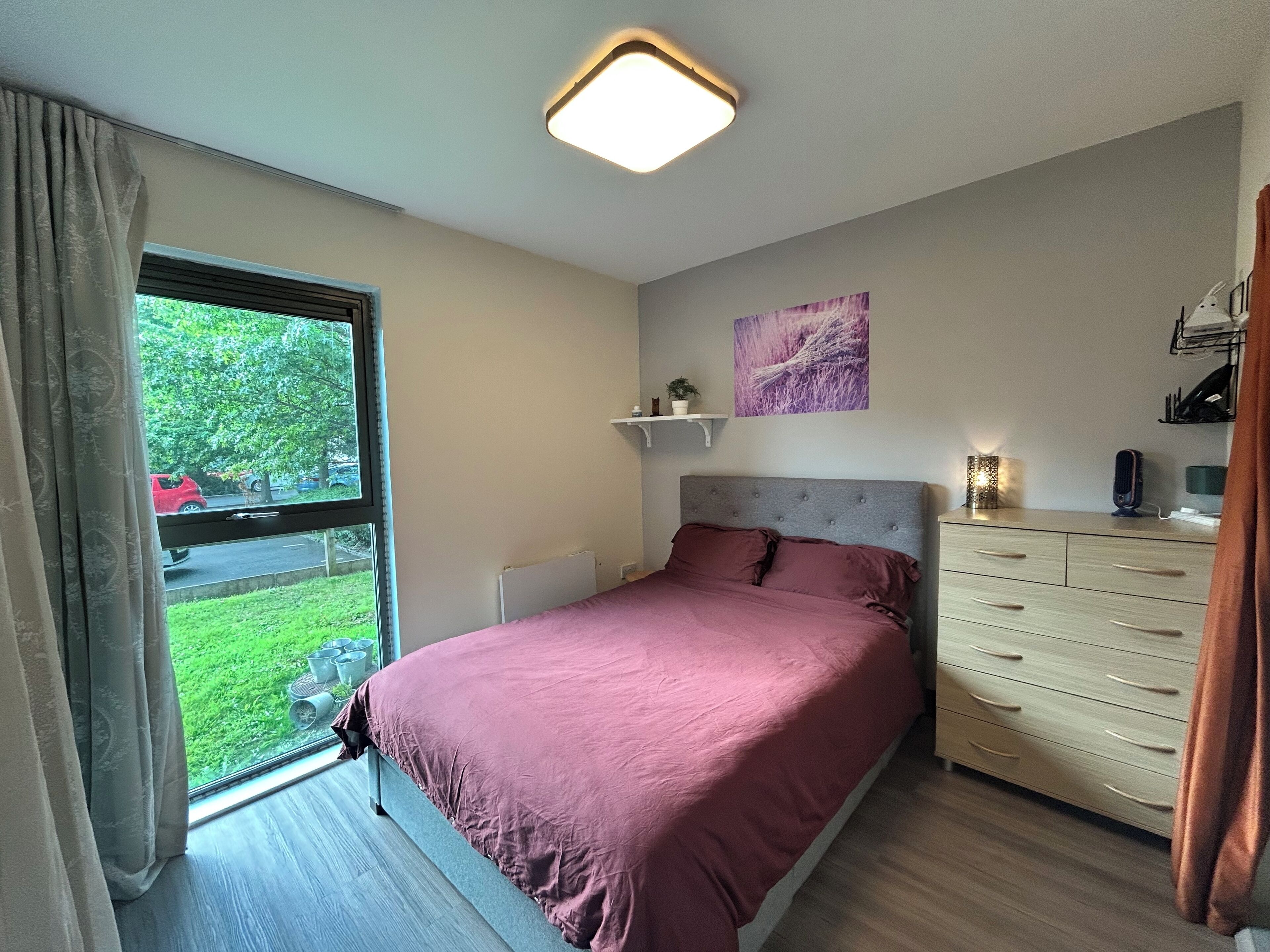 2 habitaciones, tabla de planchar con plancha, wifi y ropa de cama 
