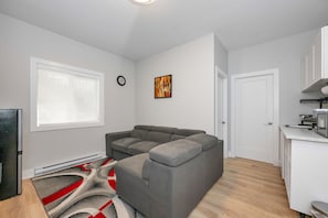 Smart TV - Cozy one bedroom Langford suite (Langford)