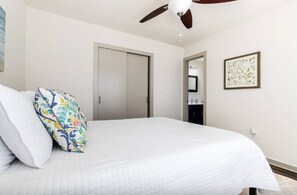 1 quarto, ferros/tábuas de passar roupa, roupa de cama