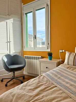 2 bedrooms, iron/ironing board, WiFi, wheelchair access